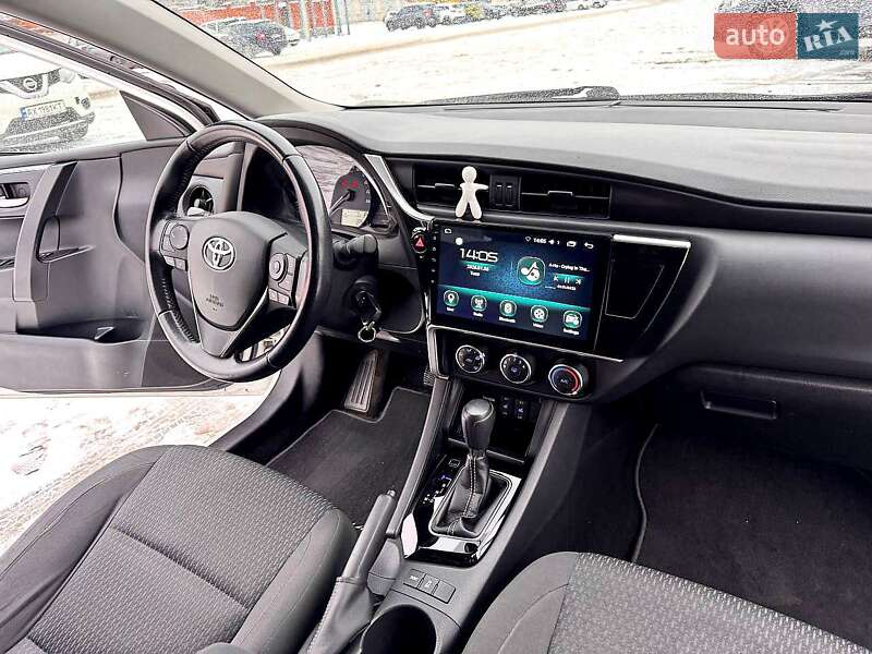 Седан Toyota Corolla 2018 в Харкові