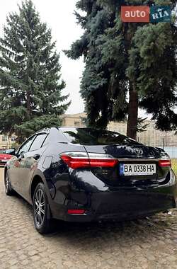 Седан Toyota Corolla 2016 в Кропивницком