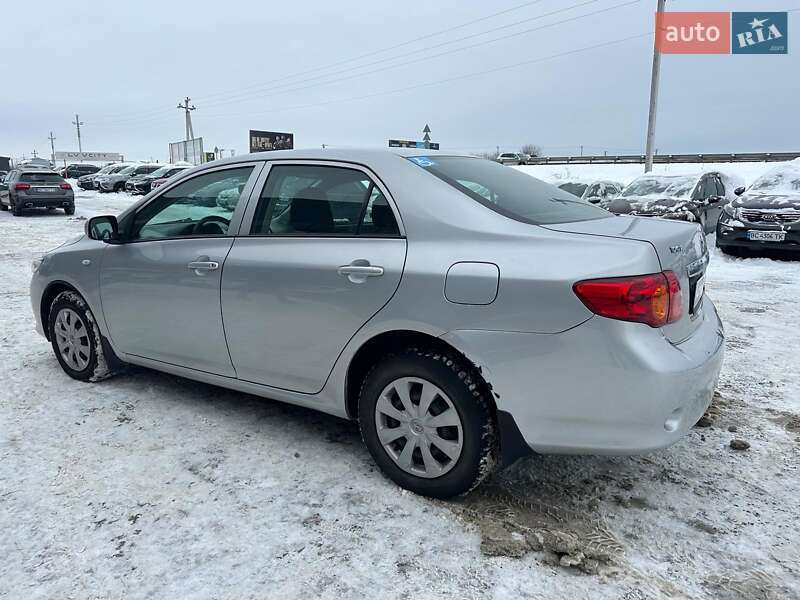 Седан Toyota Corolla 2009 в Львове
