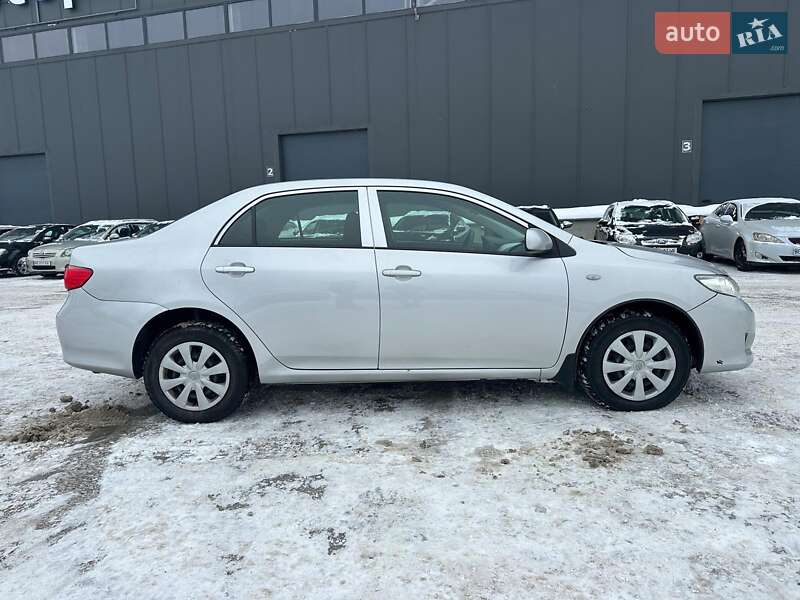 Седан Toyota Corolla 2009 в Львове