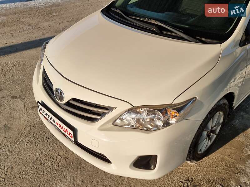 Седан Toyota Corolla 2011 в Виннице