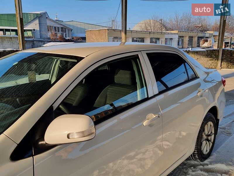 Седан Toyota Corolla 2011 в Виннице