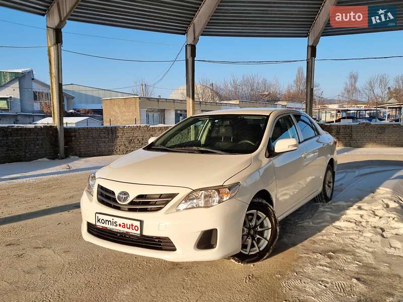 Седан Toyota Corolla 2011 в Виннице