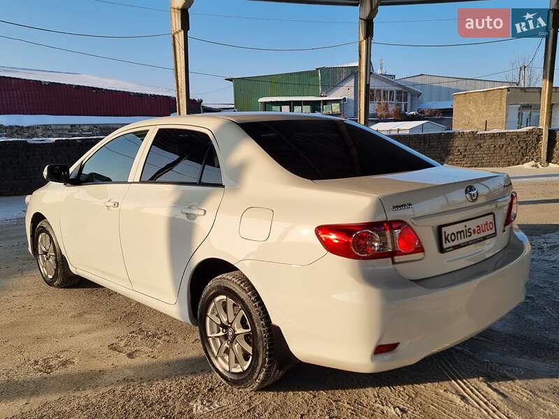 Седан Toyota Corolla 2011 в Виннице