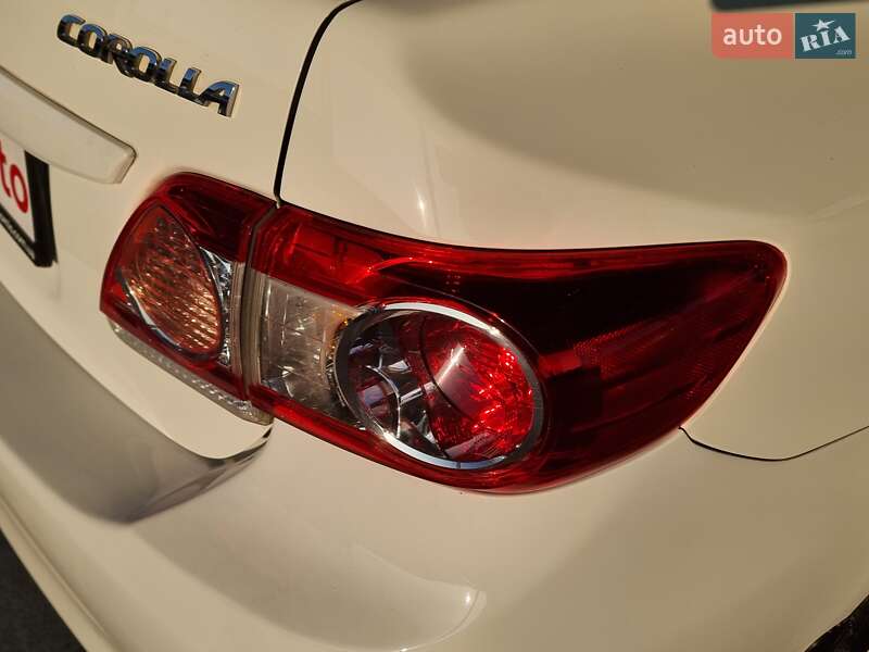 Седан Toyota Corolla 2011 в Виннице