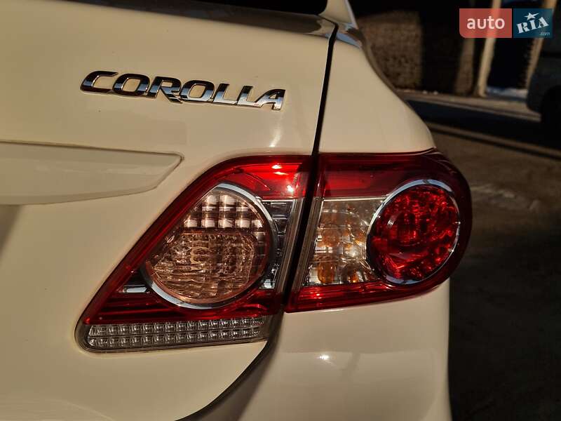 Седан Toyota Corolla 2011 в Виннице