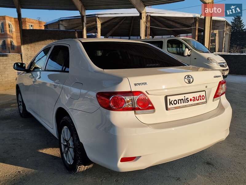 Седан Toyota Corolla 2011 в Виннице