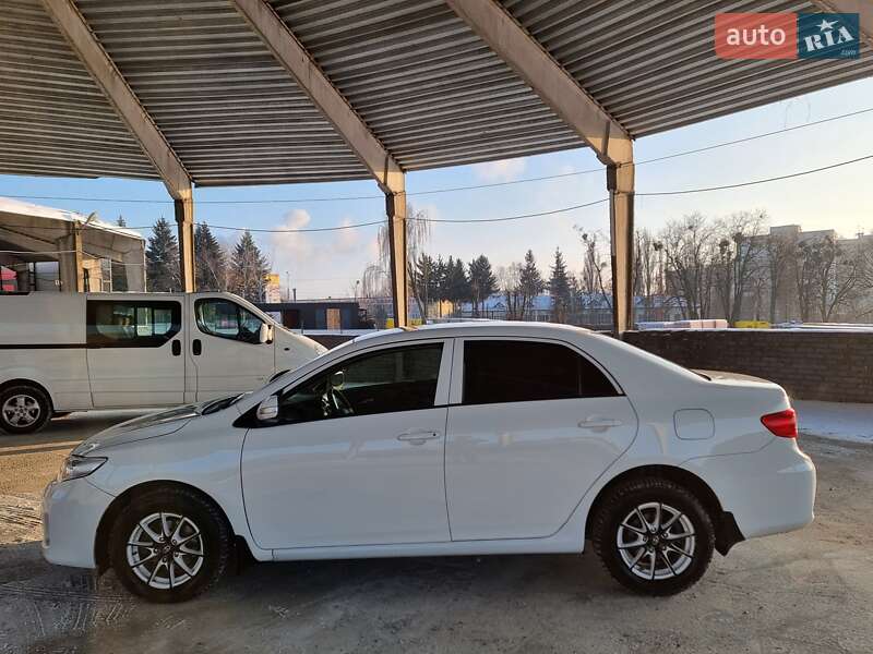 Седан Toyota Corolla 2011 в Виннице
