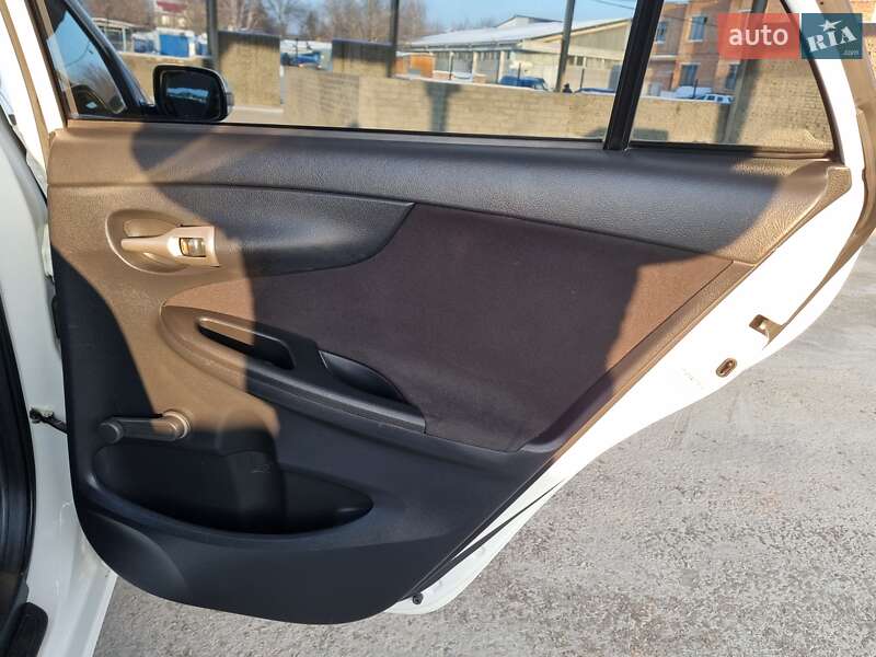 Седан Toyota Corolla 2011 в Виннице