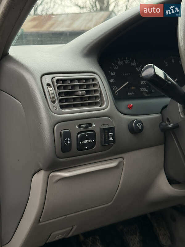 Седан Toyota Corolla 2001 в Запорожье