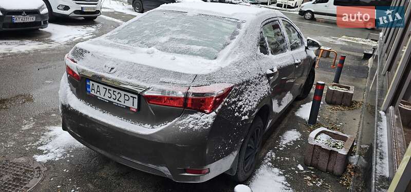 Седан Toyota Corolla 2017 в Киеве