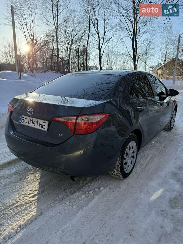 Седан Toyota Corolla 2018 в Львове