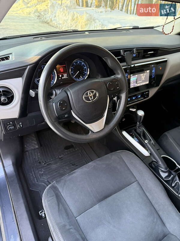 Седан Toyota Corolla 2018 в Львове