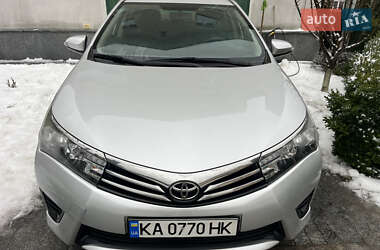 Седан Toyota Corolla 2016 в Киеве