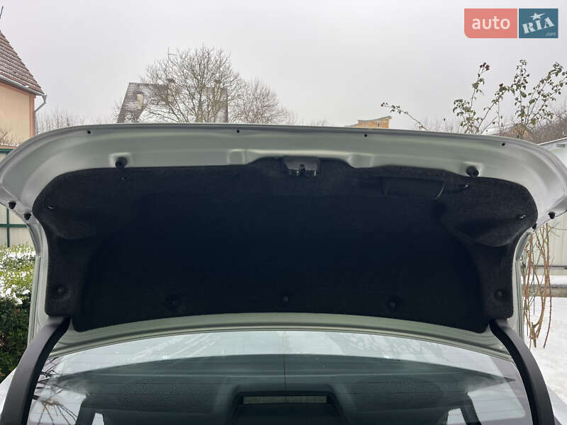 Седан Toyota Corolla 2016 в Киеве