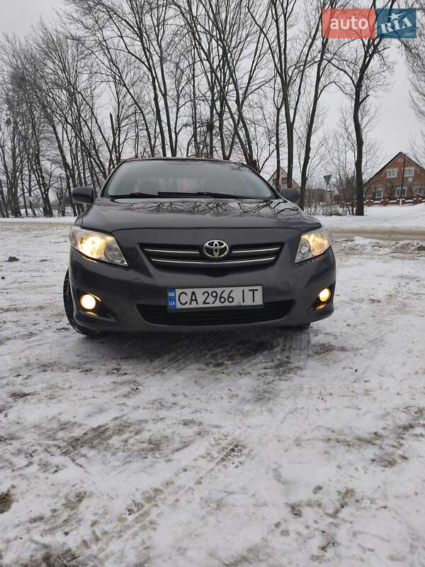 Седан Toyota Corolla 2007 в Гайсине