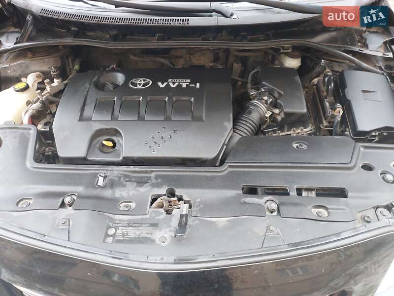 Седан Toyota Corolla 2008 в Черновцах