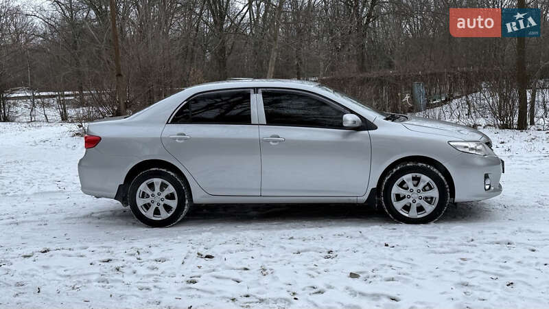 Седан Toyota Corolla 2012 в Желтых Водах