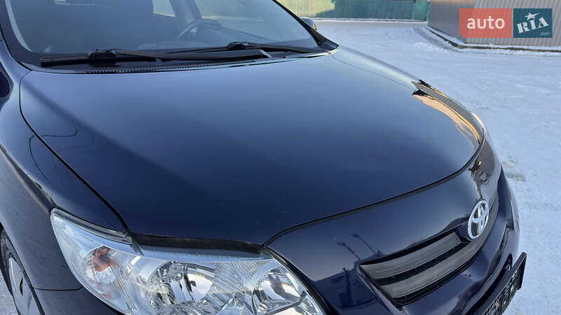 Седан Toyota Corolla 2008 в Кременчуге