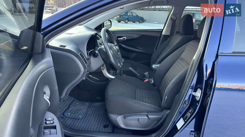 Седан Toyota Corolla 2008 в Кременчуге