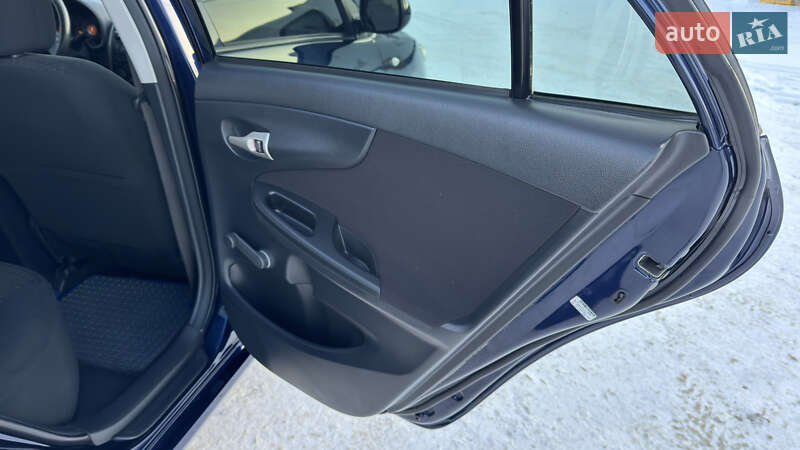 Седан Toyota Corolla 2008 в Кременчуге