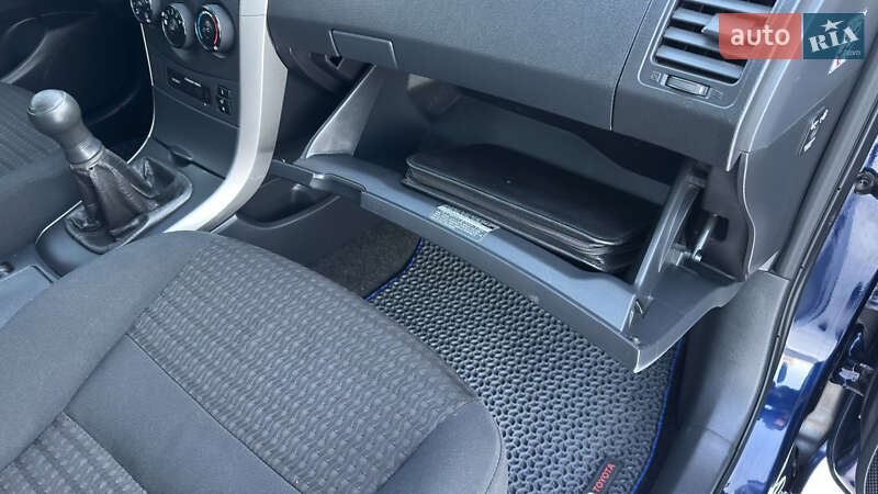 Седан Toyota Corolla 2008 в Кременчуге