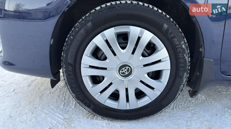 Седан Toyota Corolla 2008 в Кременчуге