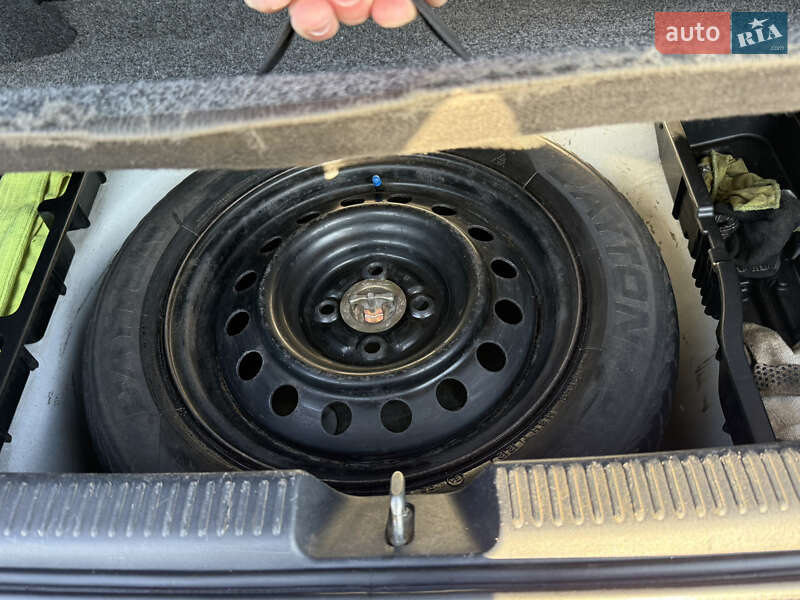 Хэтчбек Toyota Corolla 2005 в Одессе