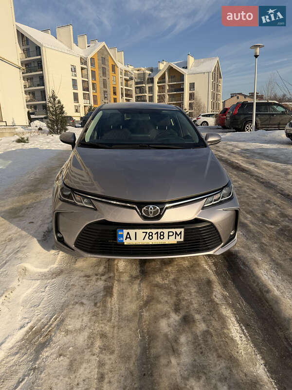 Седан Toyota Corolla 2019 в Буче