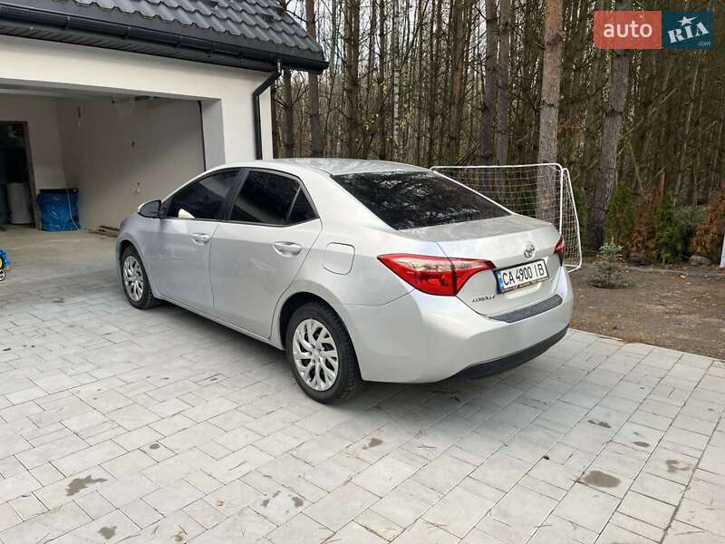 Седан Toyota Corolla 2018 в Полтаве