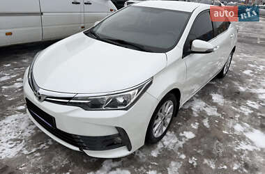 Седан Toyota Corolla 2018 в Львове