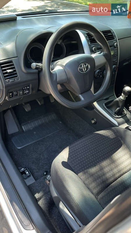 Седан Toyota Corolla 2010 в Чернухах