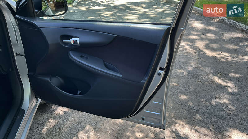 Седан Toyota Corolla 2010 в Чернухах