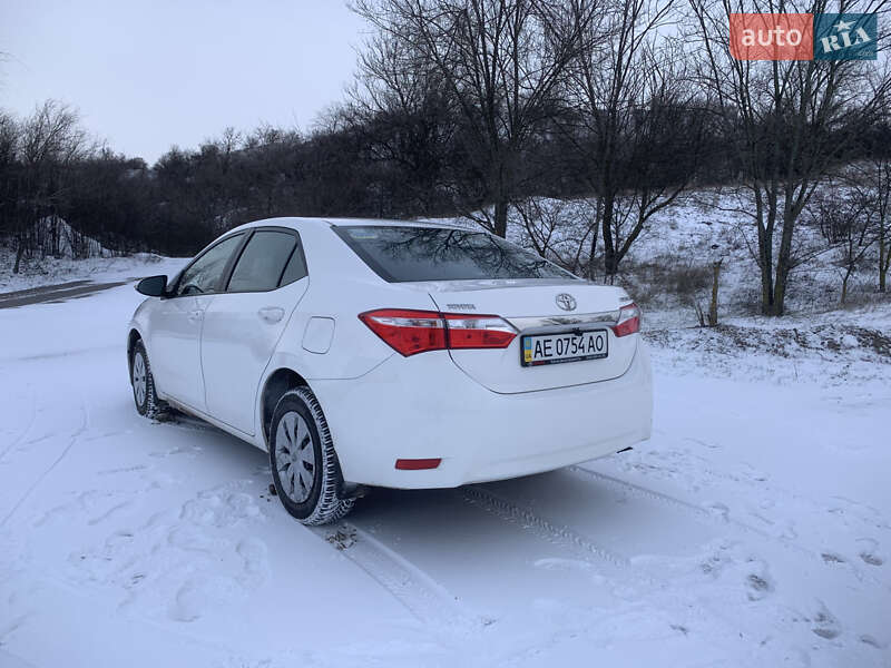 Седан Toyota Corolla 2014 в Кривом Роге