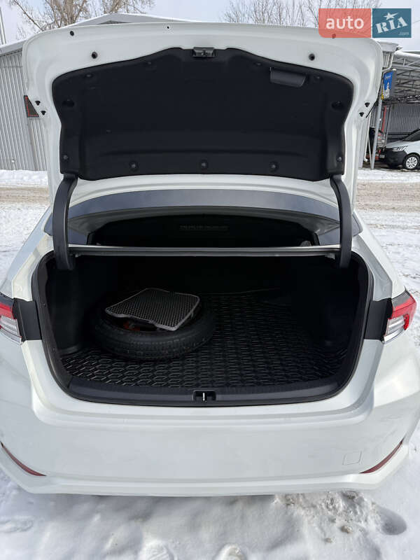 Седан Toyota Corolla 2020 в Киеве