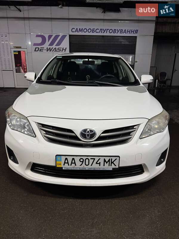 Седан Toyota Corolla 2012 в Киеве