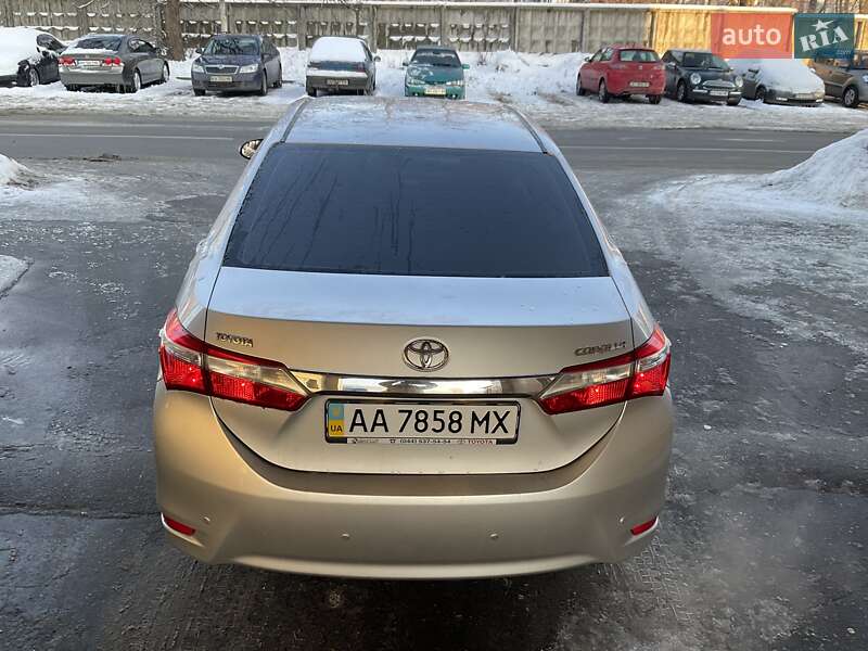 Седан Toyota Corolla 2016 в Киеве