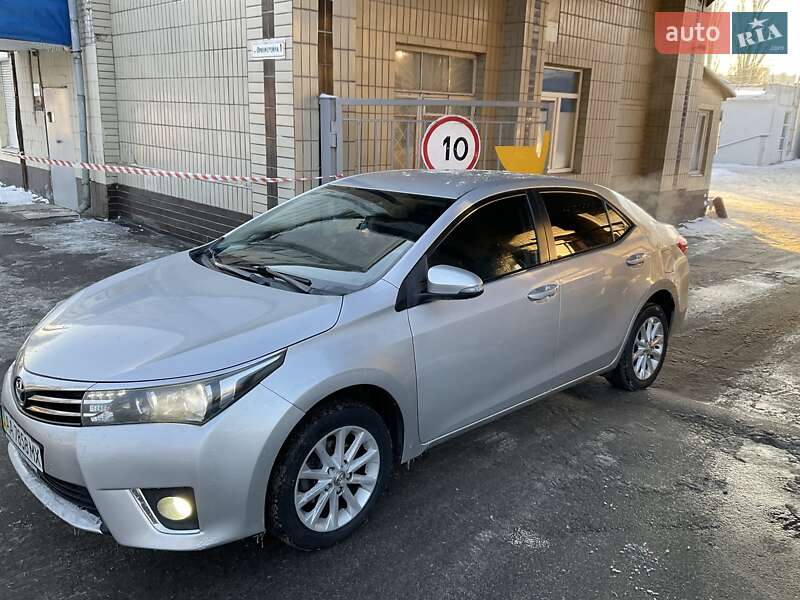 Седан Toyota Corolla 2016 в Киеве