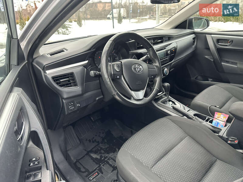 Седан Toyota Corolla 2016 в Киеве