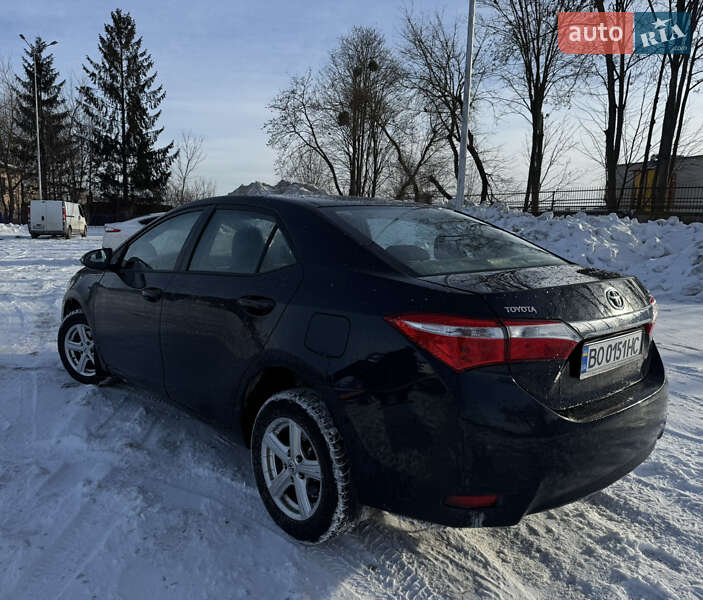 Седан Toyota Corolla 2013 в Тернополе