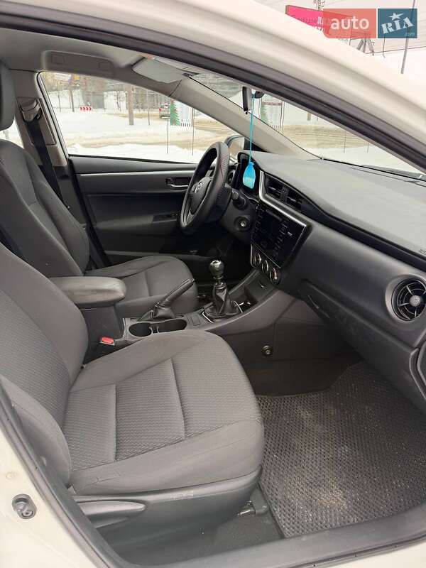 Седан Toyota Corolla 2016 в Ірпені