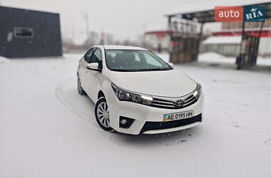 Седан Toyota Corolla 2013 в Днепре