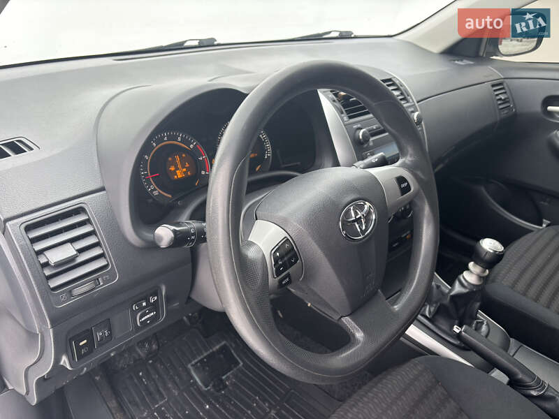 Седан Toyota Corolla 2012 в Києві