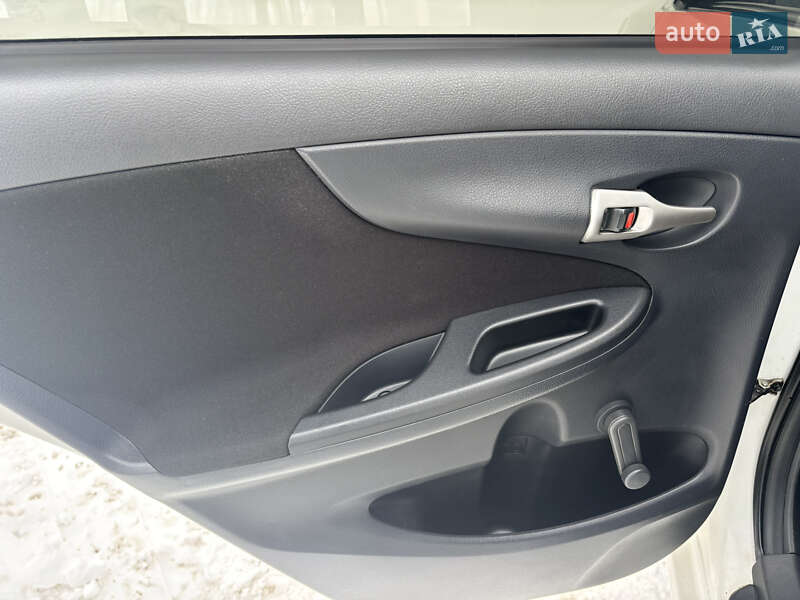 Седан Toyota Corolla 2012 в Києві