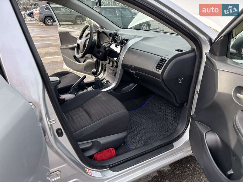 Седан Toyota Corolla 2011 в Киеве фото 14 Седан Toyota Corolla 2011 в Киеве