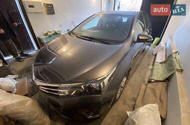 Седан Toyota Corolla 2014 в Днепре