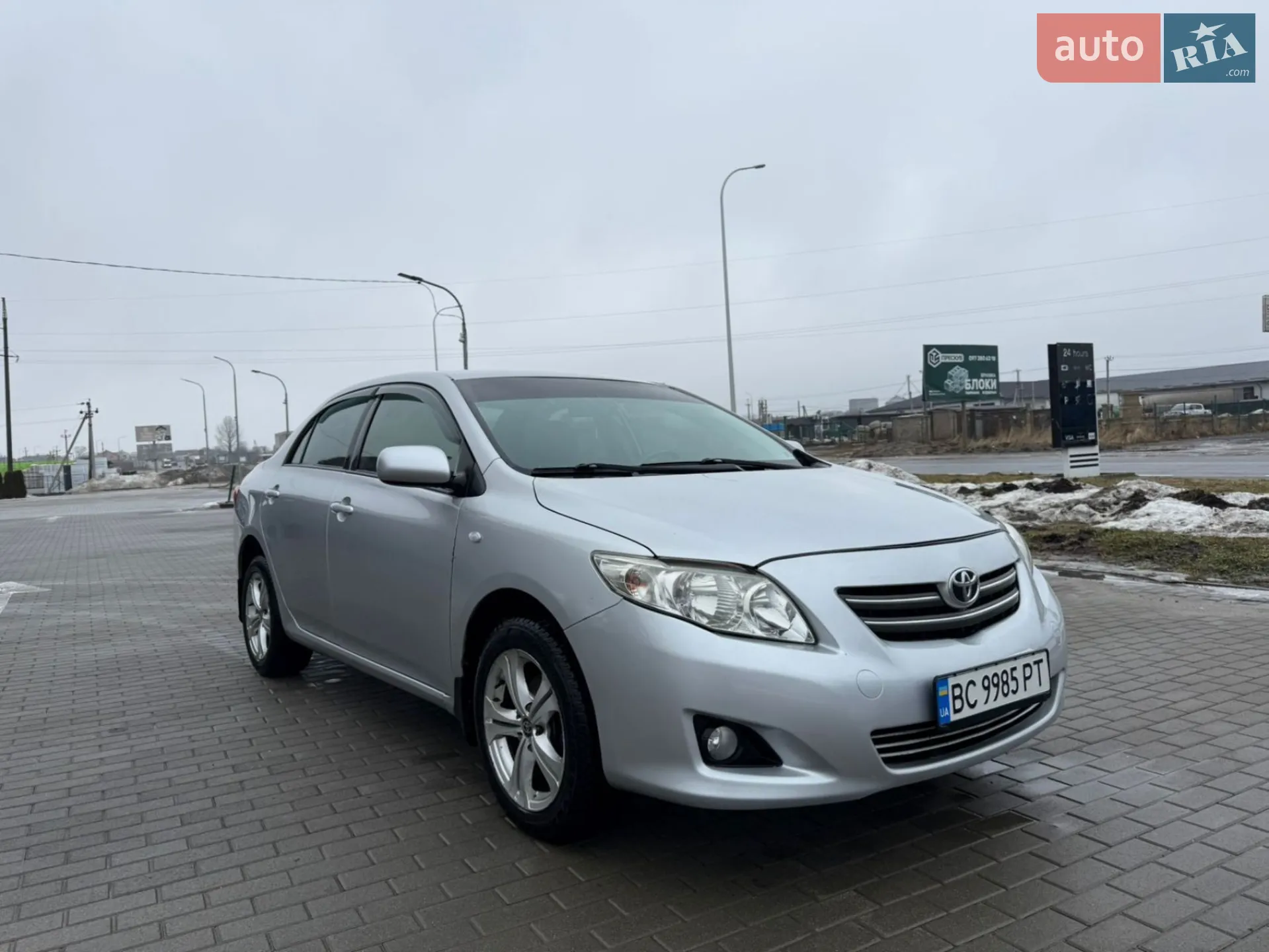 Toyota Corolla 2018 VIN 5YFBURHE1JP818300 фото оголошення 18 з 19