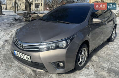 Седан Toyota Corolla 2014 в Новій Ушиці