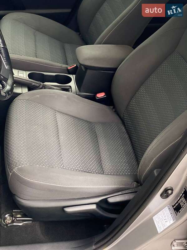 Седан Toyota Corolla 2017 в Киеве фото 24 Седан Toyota Corolla 2017 в Киеве