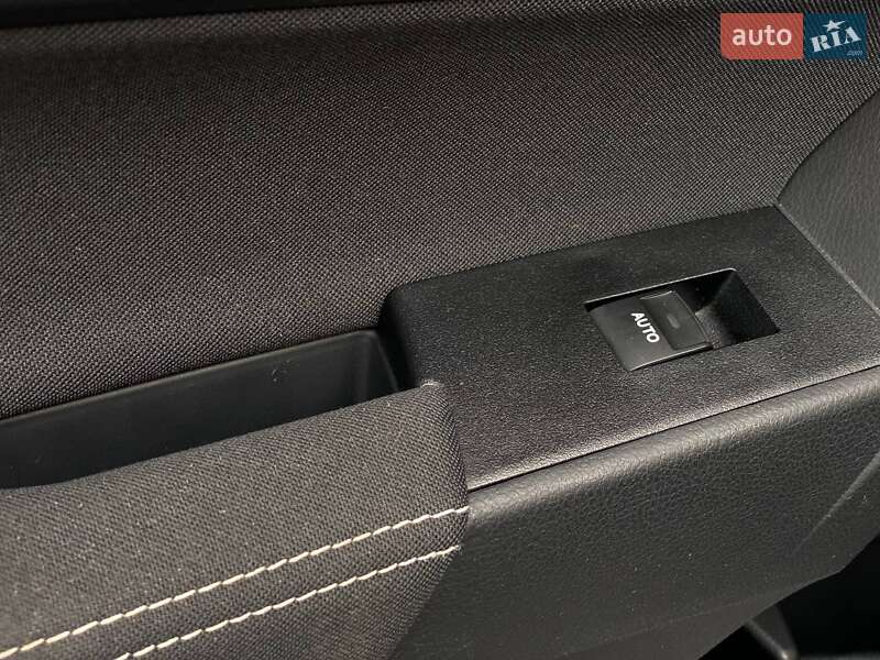 Седан Toyota Corolla 2017 в Киеве фото 45 Седан Toyota Corolla 2017 в Киеве